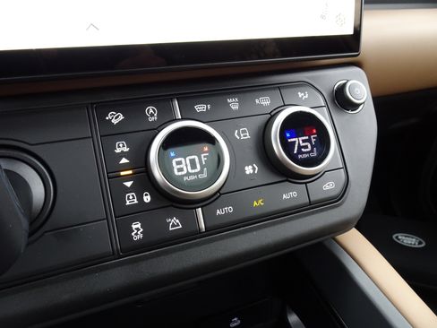 New 2026 Land Rover Defender 110 X-Dynamic SE image 24