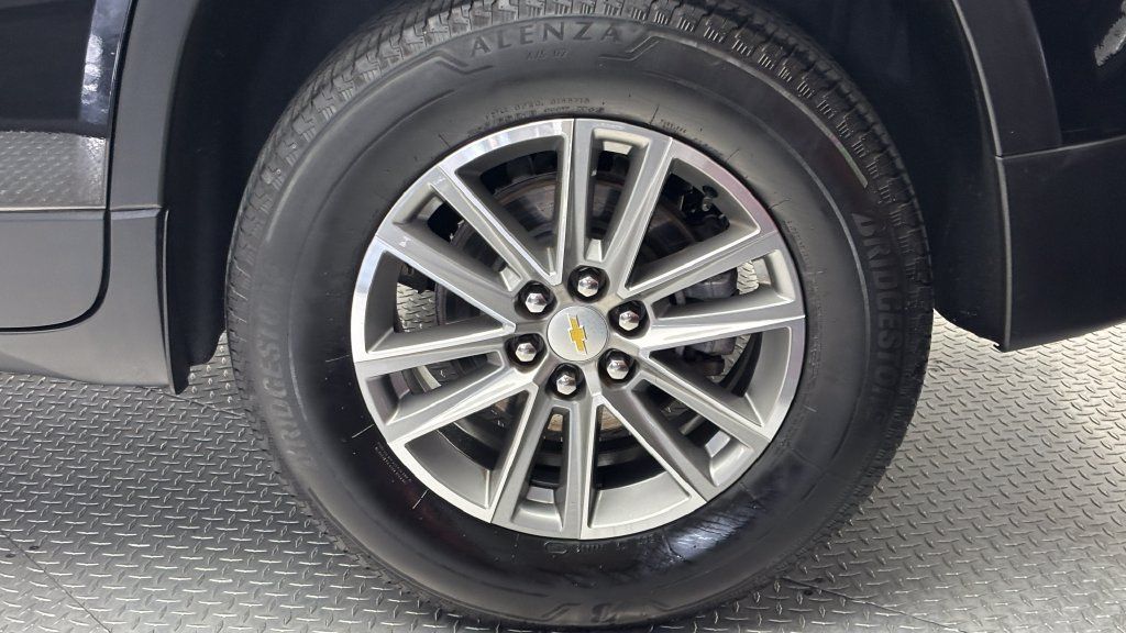 Used 2023 Chevrolet Traverse LT w/ LPO, Floor Liner Package AWD/4WD image 6