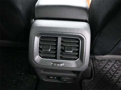 Used 2018 Volkswagen Tiguan SEL image 25