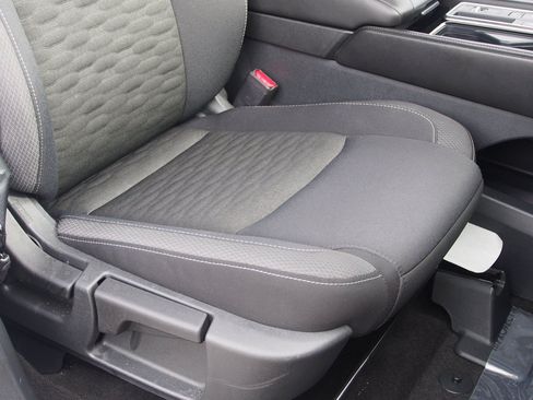 Used 2025 Nissan Pathfinder SV FWD image 12