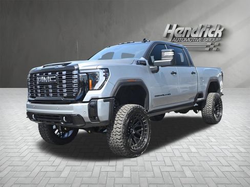 Used 2025 GMC Sierra 2500 Denali Ultimate w/ Max Trailering Package AWD/4WD image 5