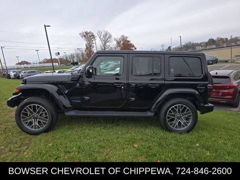 Used 2022 Jeep Wrangler Unlimited Sahara image 2