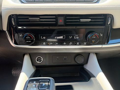 Used 2023 Nissan Rogue SL FWD image 20