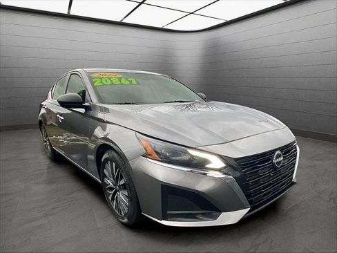 Used 2024 Nissan Altima 2.5 SV image 7