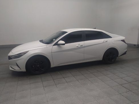 Used 2021 Hyundai Elantra SEL FWD image 2
