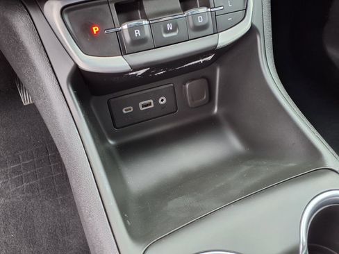 Used 2022 GMC Terrain SLE w/ Driver Convenience Package image 16