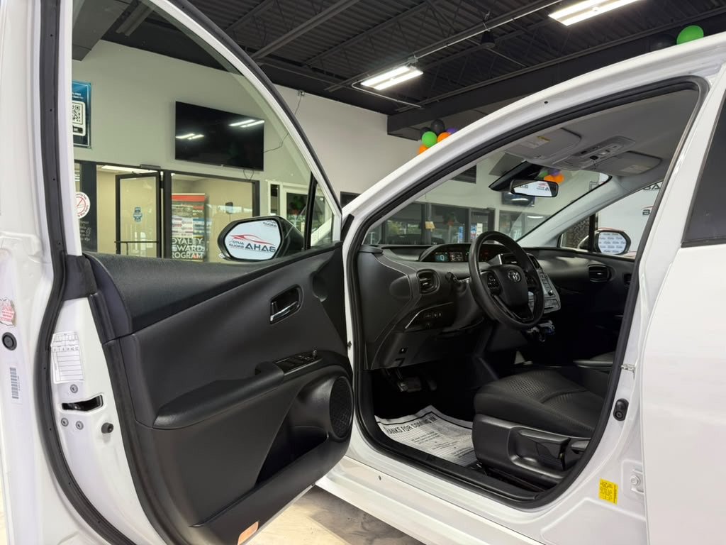 Used 2022 Toyota Prius LE FWD image 33