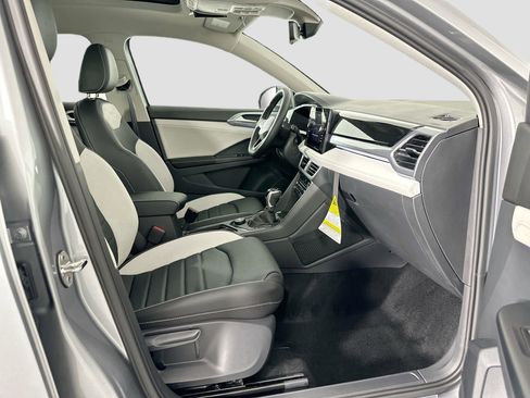 Certified 2025 Volkswagen Taos SEL image 13