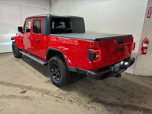 Used 2022 Jeep Gladiator Willys image 7