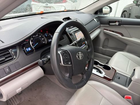 Used 2012 Toyota Camry XLE w/ Convenience Pkg image 9