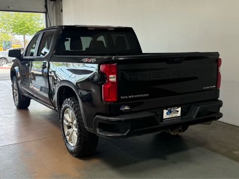 Used 2019 Chevrolet Silverado 1500 Custom w/ Custom Value Package AWD/4WD image 3