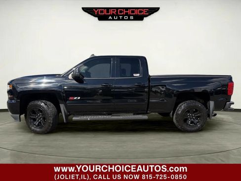 Used 2017 Chevrolet Silverado 1500 LT w/ Midnight Edition image 2