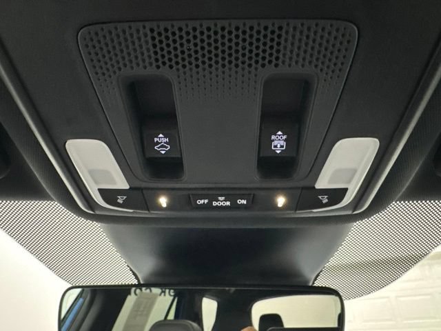 Used 2025 Honda Pilot TrailSport image 23