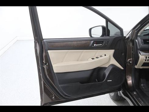 Used 2019 Subaru Outback 2.5i Limited w/ Popular Package #2 AWD/4WD image 4