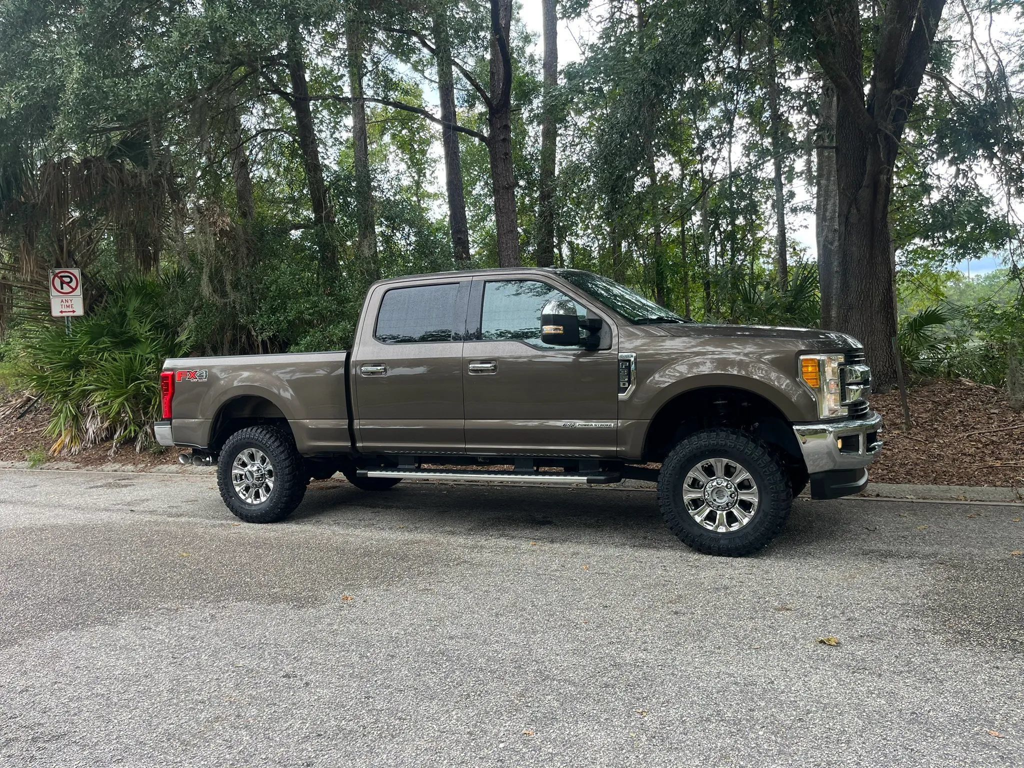 Used 2017 Ford F350 XLT w/ XLT Premium Package AWD/4WD image 3