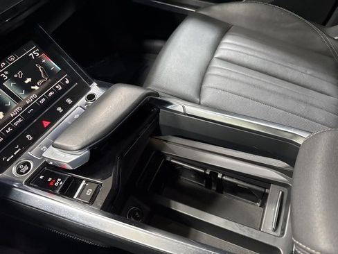 Used 2022 Audi e-tron Premium Plus w/ Premium Plus Package image 20