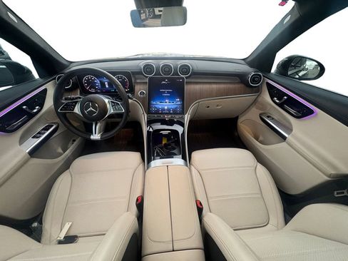 Used 2024 Mercedes-Benz GLC 300 4MATIC image 12