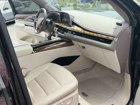 Used 2022 Cadillac Escalade Sport Platinum AWD/4WD image 28