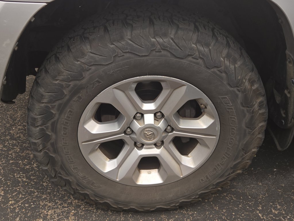 Used 2015 Toyota 4Runner SR5 AWD/4WD image 3