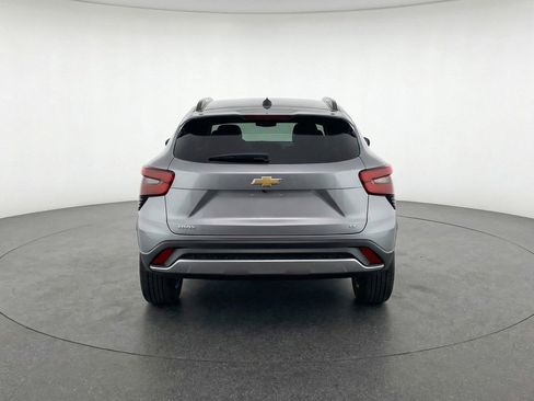 Used 2025 Chevrolet Trax LT image 7