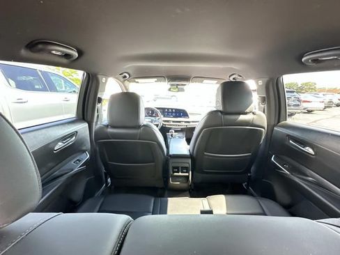 Used 2024 Cadillac XT4 Premium Luxury FWD image 16