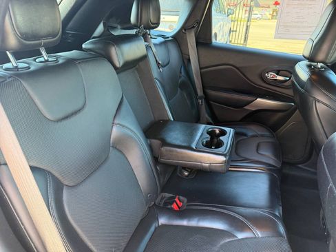 Used 2019 Jeep Cherokee High Altitude AWD/4WD image 21