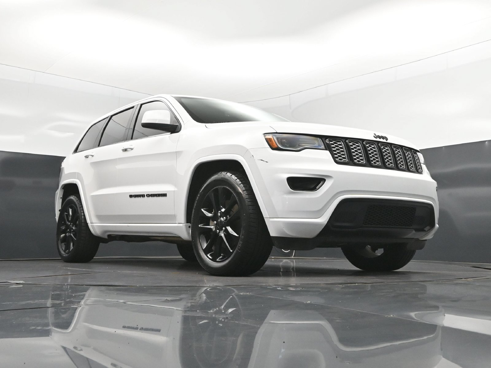 Used 2022 Jeep Grand Cherokee Laredo X RWD image 44