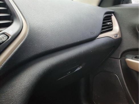 Used 2018 Jeep Cherokee Latitude FWD image 22