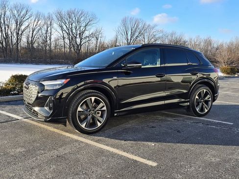 Used 2024 Audi Q4 e-tron Premium Plus image 9