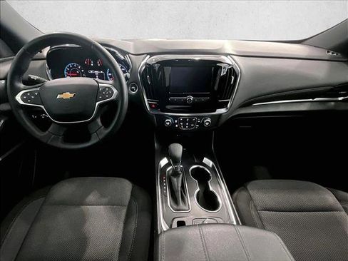 Used 2023 Chevrolet Traverse LT FWD image 16