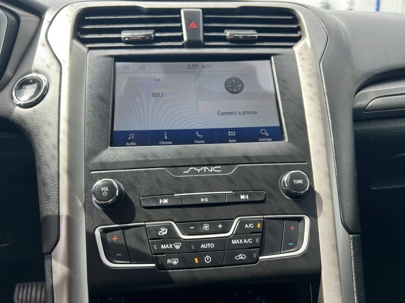 Used 2020 Ford Fusion SE FWD image 31