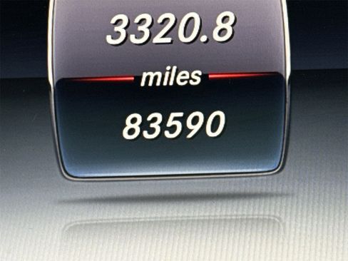 Used 2015 Mercedes-Benz S 550 Sedan w/ Sport Package w/ Sport Package image 20