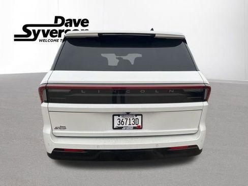 Used 2025 Lincoln Navigator Reserve w/ Jet Appearance Package image 4