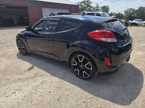 Used 2012 Hyundai Veloster w/ Style Pkg FWD image 6