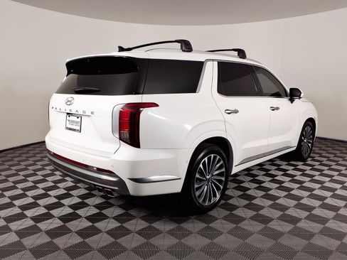 Certified 2025 Hyundai Palisade Calligraphy FWD image 4