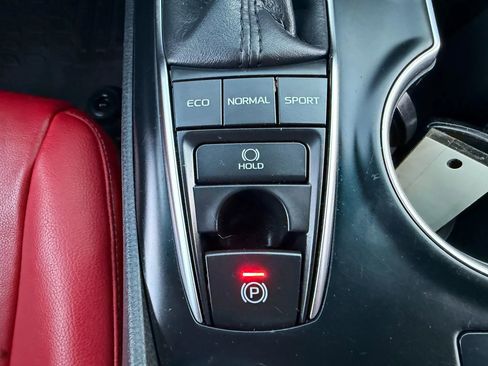 Used 2018 Toyota Camry XSE image 26