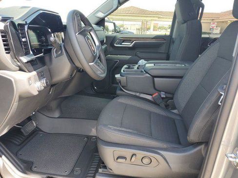 New 2025 GMC Sierra 1500 Elevation image 17