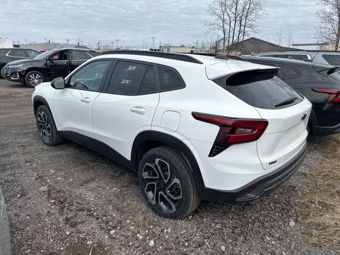 Used 2024 Chevrolet Trax RS w/ Sunroof Package image 4