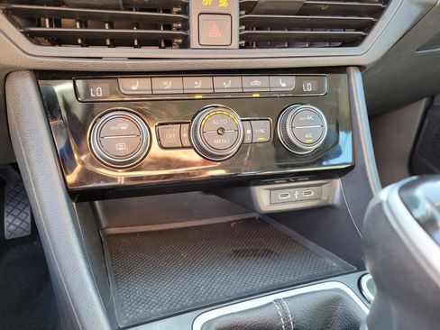 Used 2024 Volkswagen Jetta SE FWD image 22