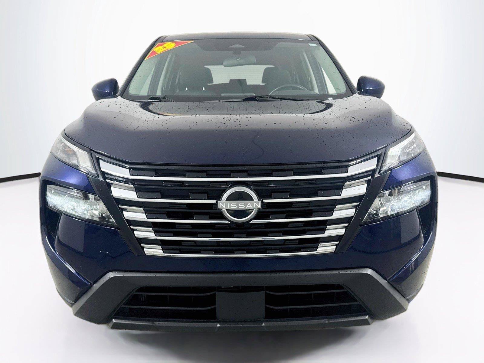 Used 2025 Nissan Rogue SV FWD image 4