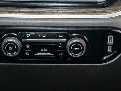 Used 2024 Chevrolet Silverado 3500 LT image 41