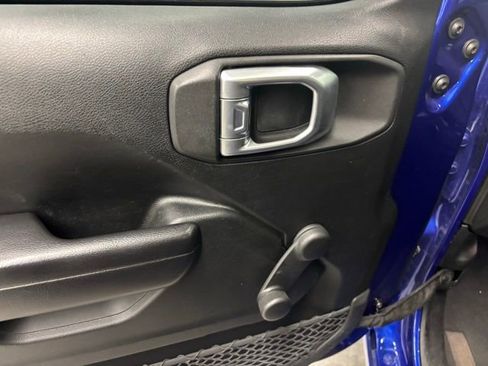 Used 2020 Jeep Wrangler Sport image 12