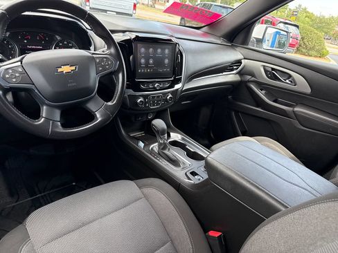 Used 2022 Chevrolet Traverse LT FWD image 26