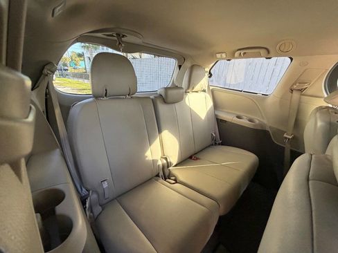 Used 2013 Toyota Sienna XLE image 13
