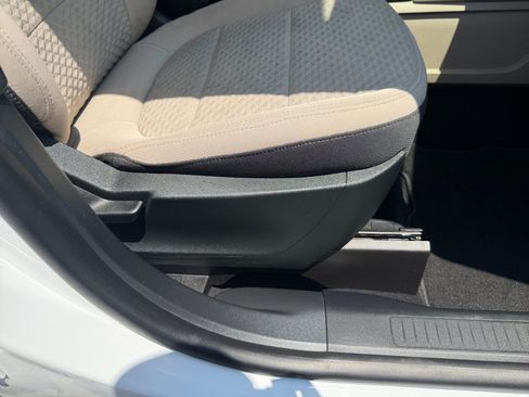 Used 2022 Ford Escape SE FWD image 30