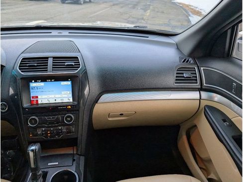 Used 2017 Ford Explorer XLT w/ Equipment Group 202A image 27