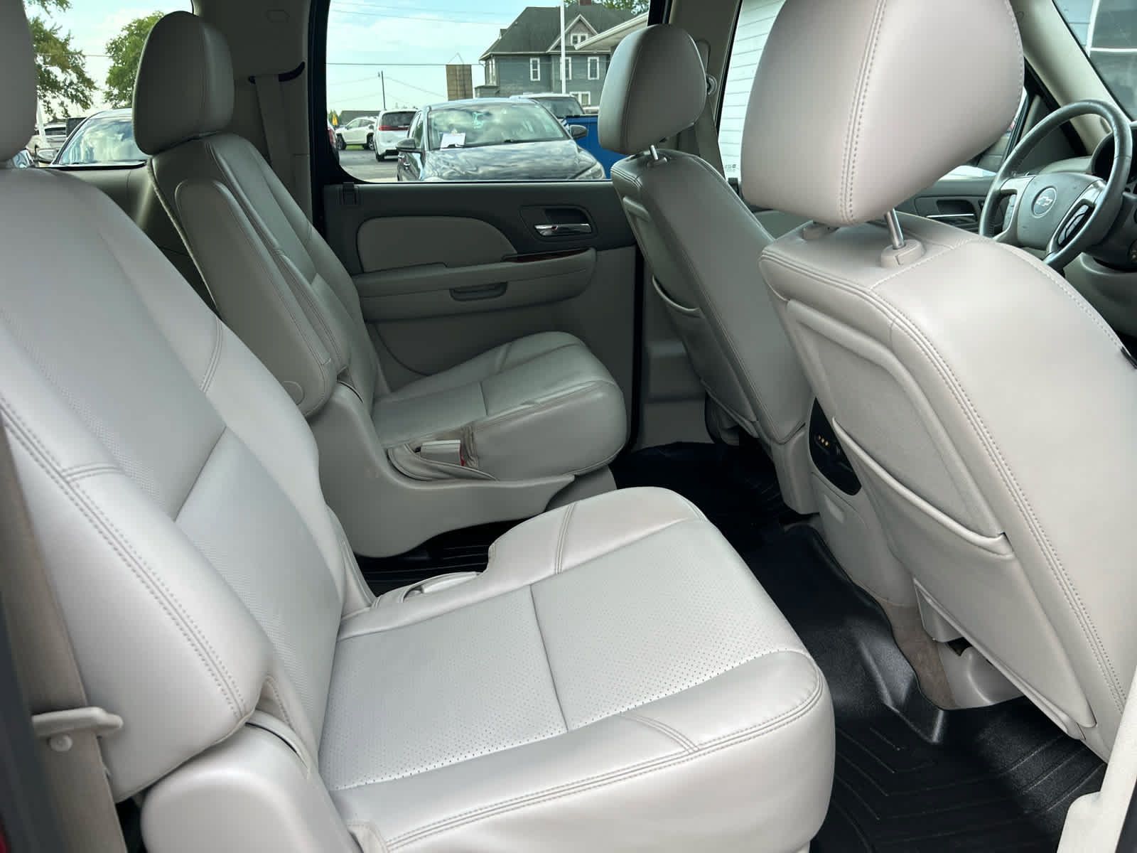 Used 2013 Chevrolet Suburban LTZ AWD/4WD image 27
