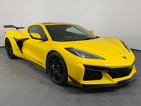 Used 2025 Chevrolet Corvette Z06 w/ Z07 Performance Package image 9