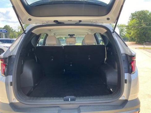 Used 2025 Hyundai Tucson SE AWD/4WD image 11