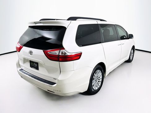Used 2015 Toyota Sienna XLE image 9